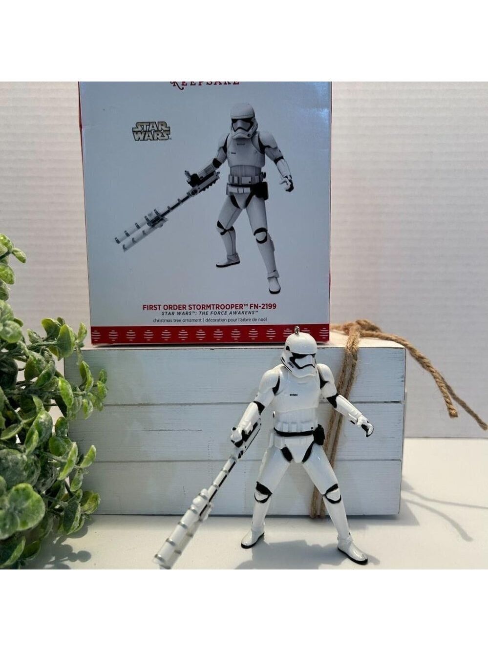NIB 2017 HALLMARK KEEPSAKE ORNAMENT STAR WARS FIRST ORDER STORMTROOPER FN-2199